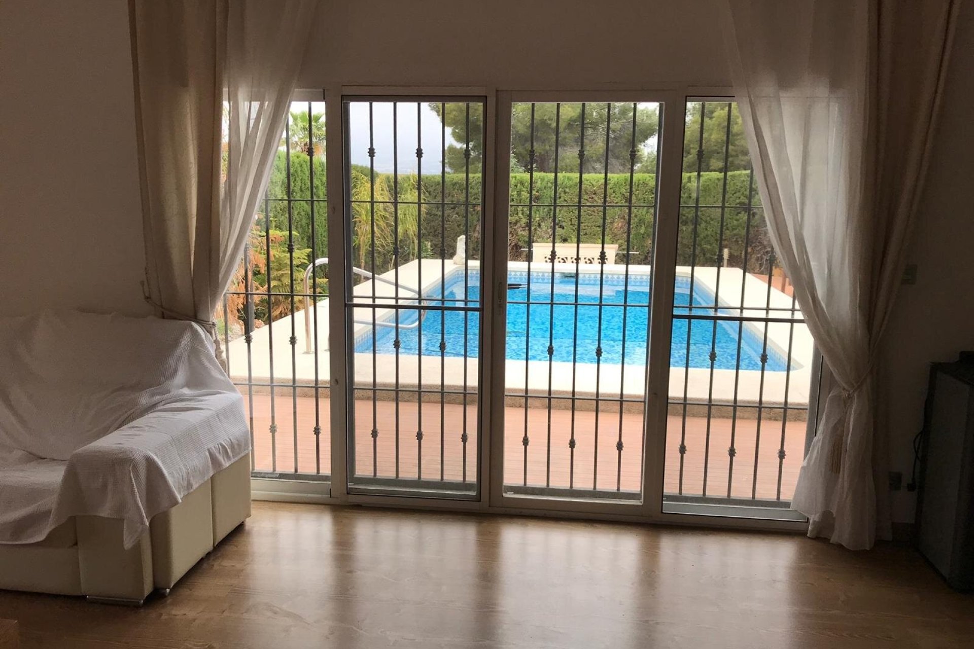 Villa soleada en Albir con casa de invitados, piscina privada y vistas impresionantes