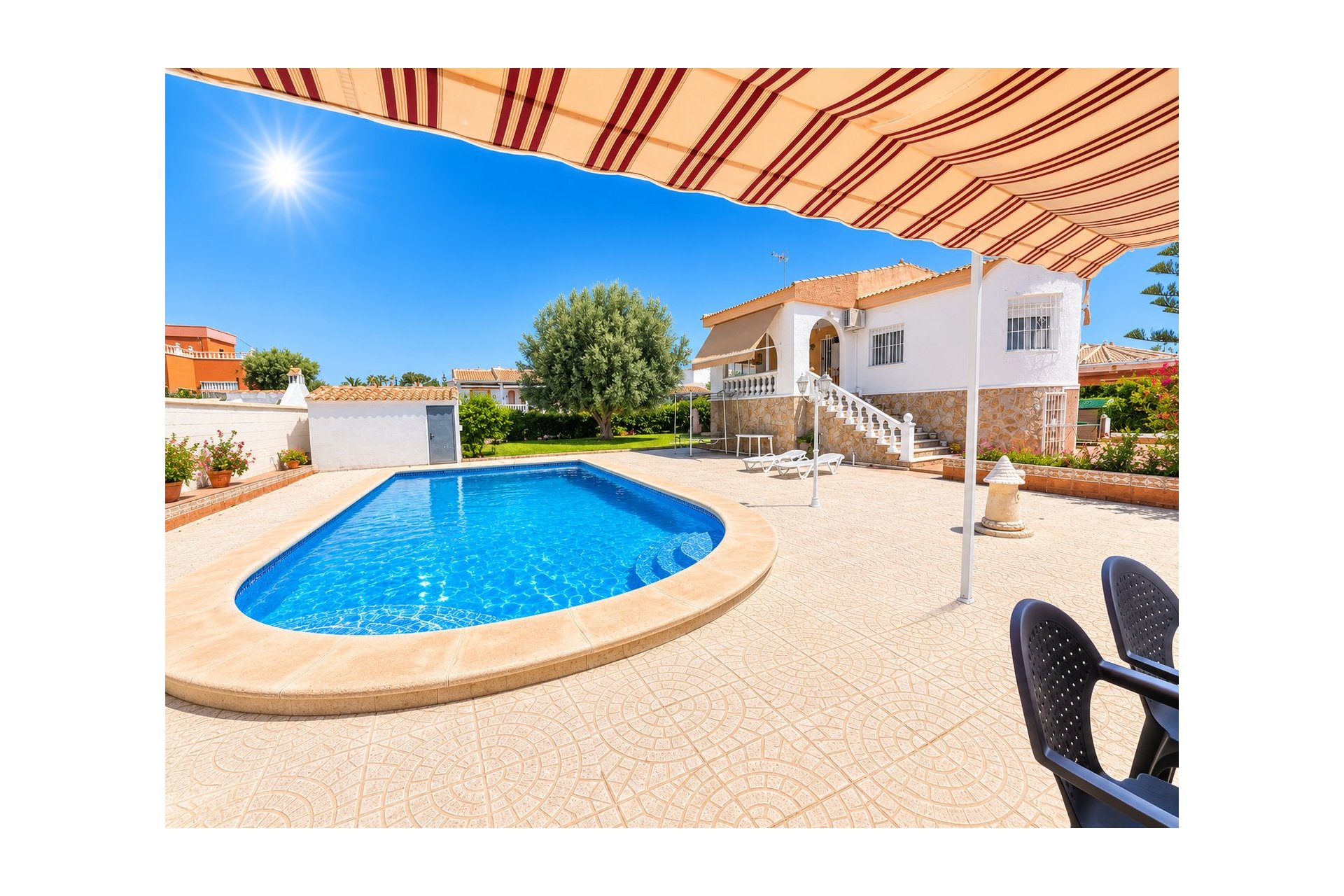 Villa unifamiliar con piscina privada en Torrevieja, 5 dormitorios
