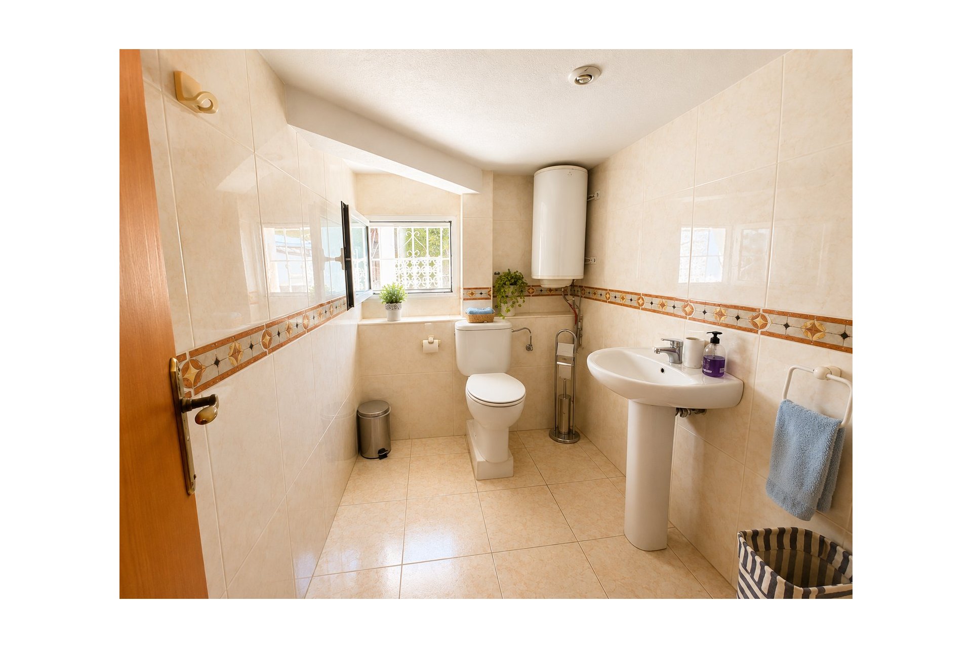 Villa unifamiliar con piscina privada en Torrevieja, 5 dormitorios