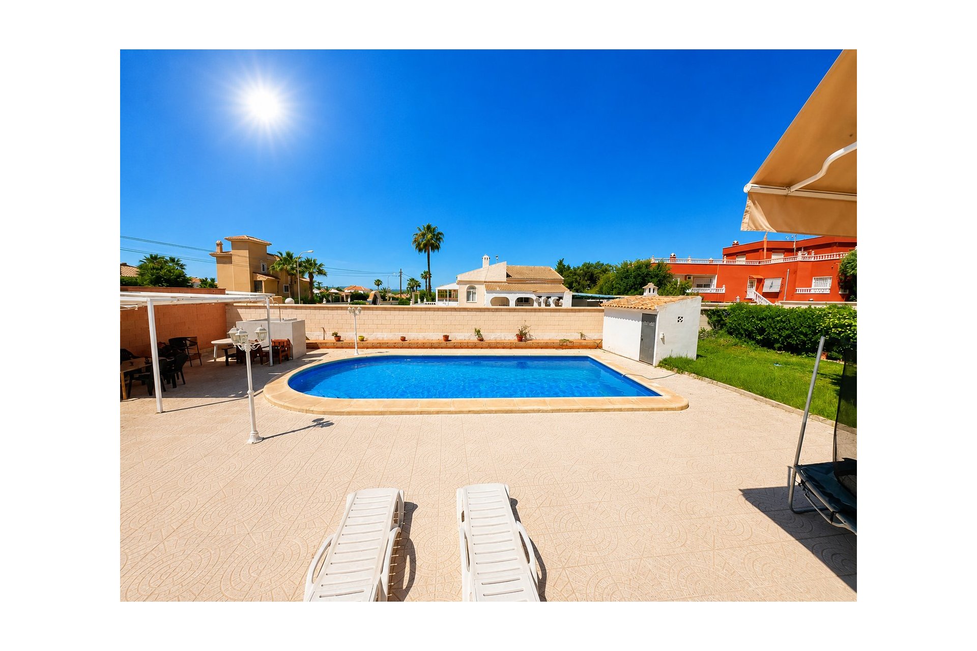 Villa unifamiliar con piscina privada en Torrevieja, 5 dormitorios