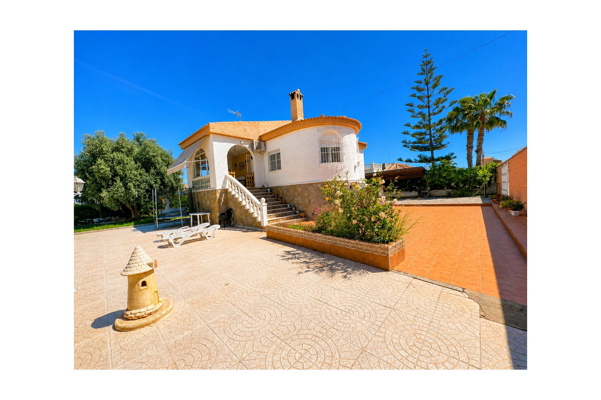 Villa unifamiliar con piscina privada en Torrevieja, 5 dormitorios
