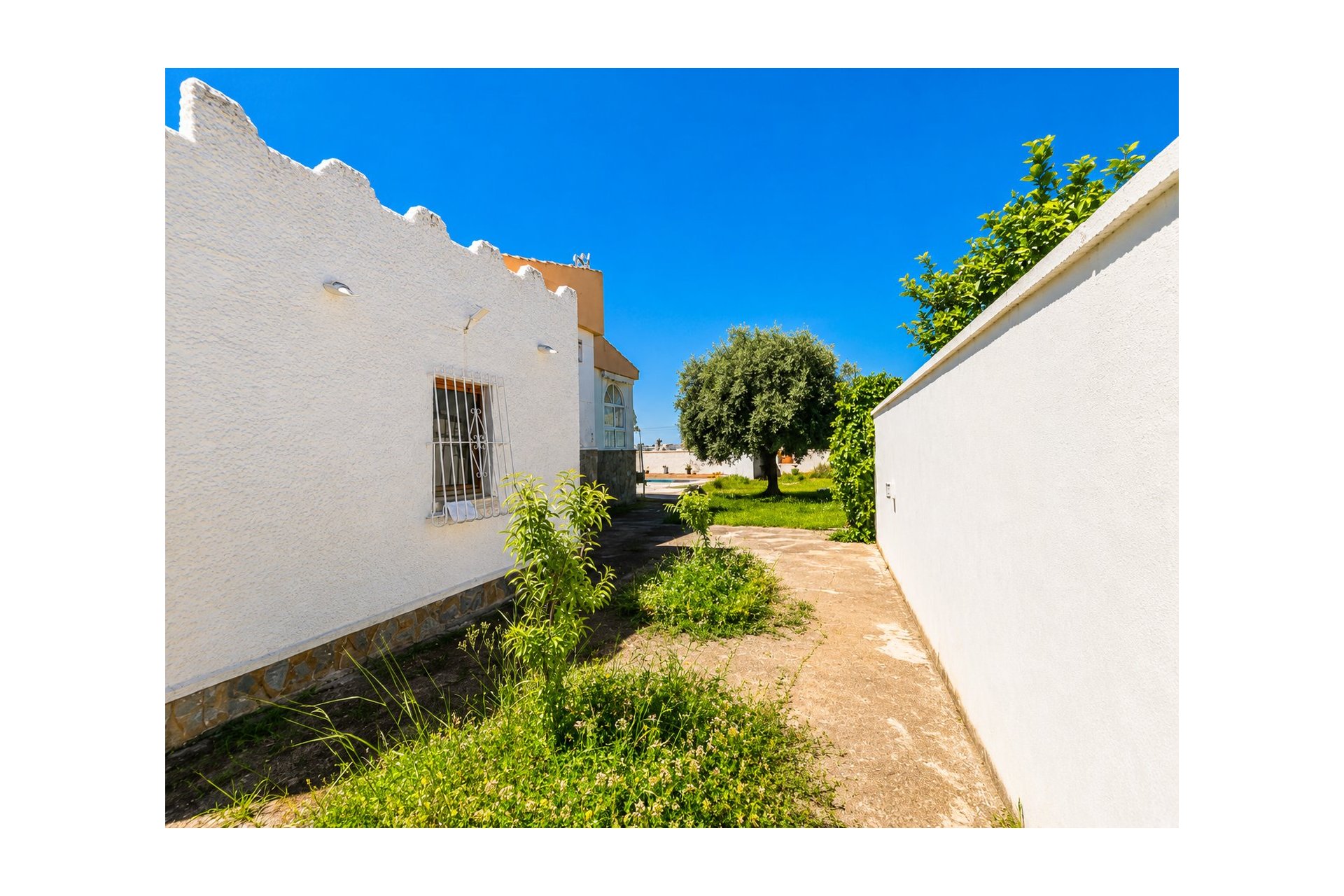 Villa unifamiliar con piscina privada en Torrevieja, 5 dormitorios