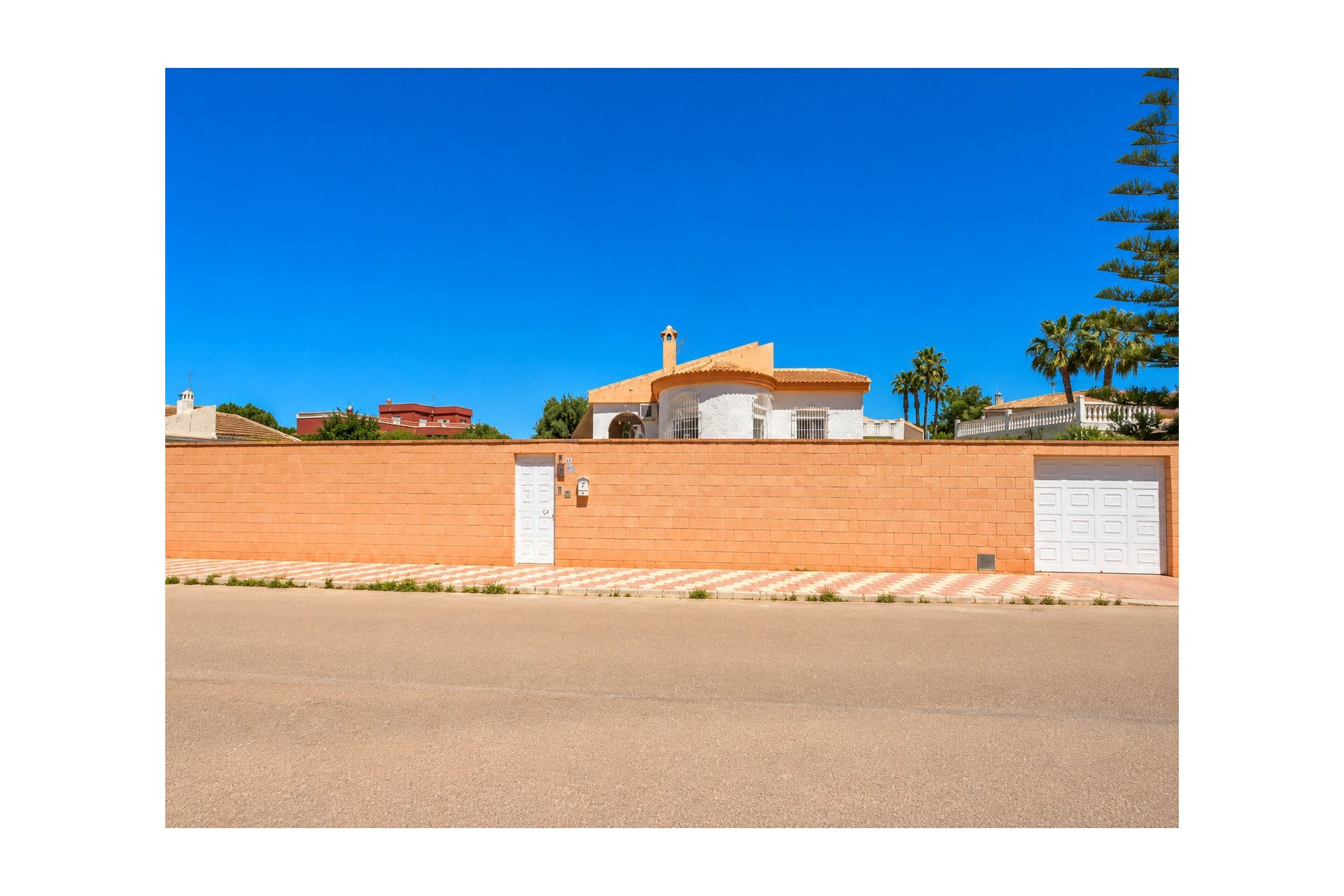 Villa unifamiliar con piscina privada en Torrevieja, 5 dormitorios