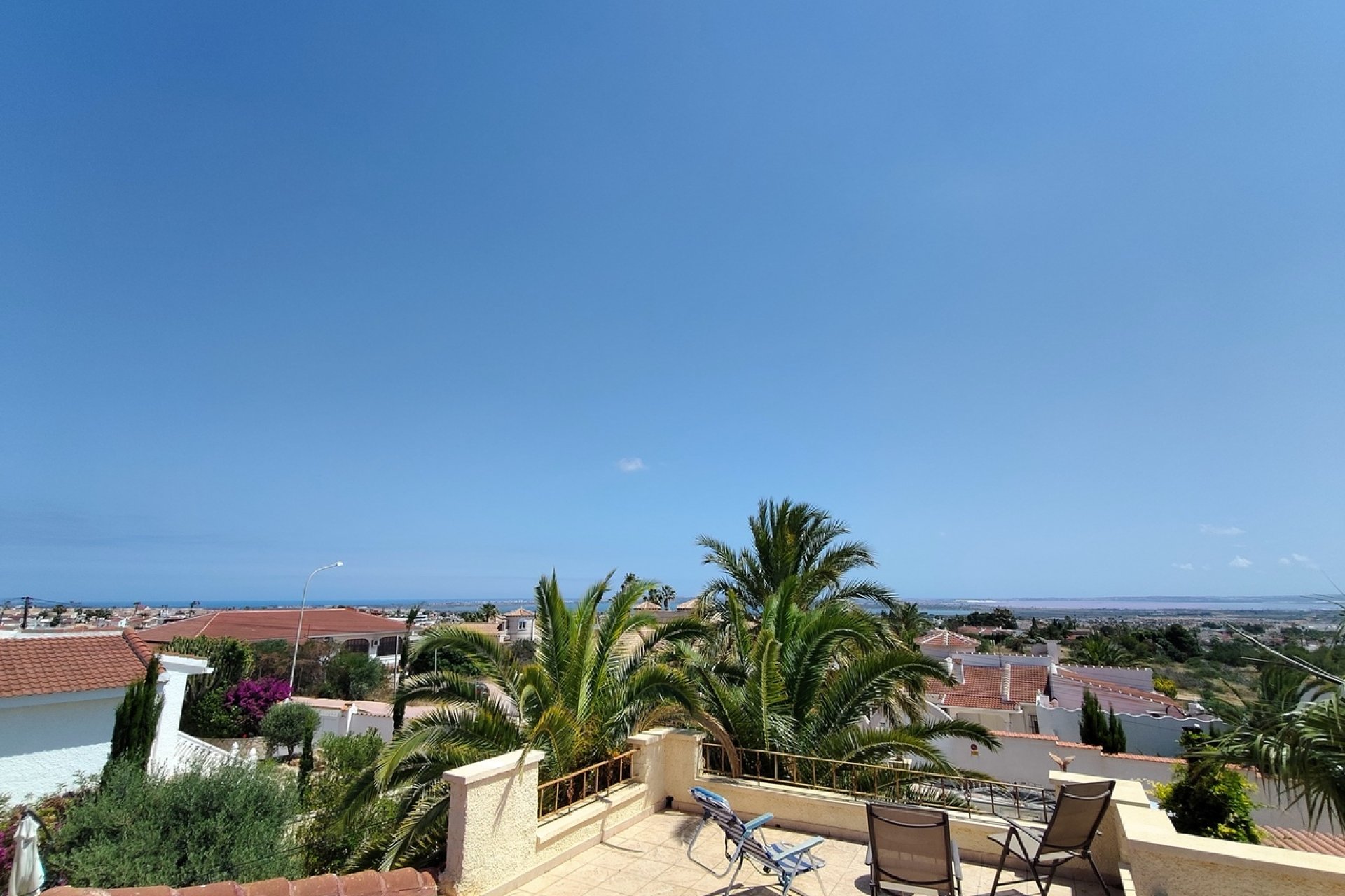 Villa unifamiliar en Ciudad Quesada con piscina privada y vistas al mar