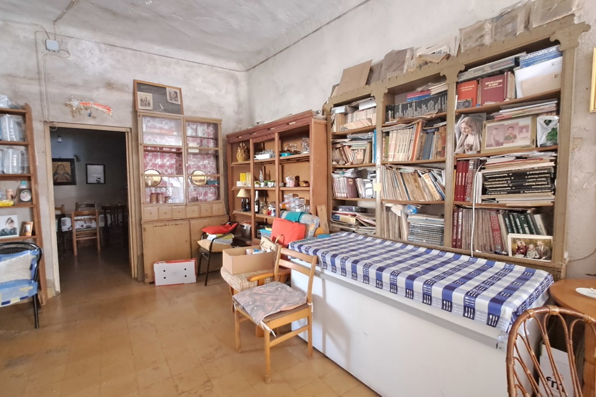 Village house in the center of Los Montesinos