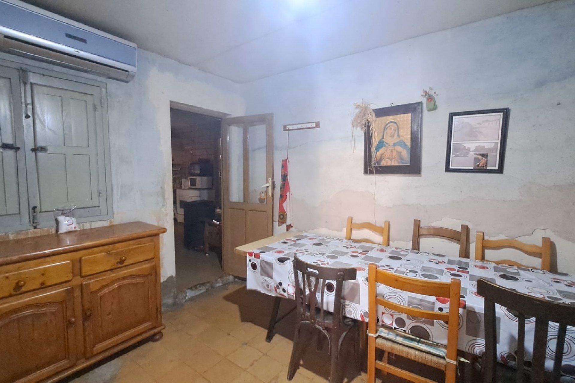 Village house in the center of Los Montesinos