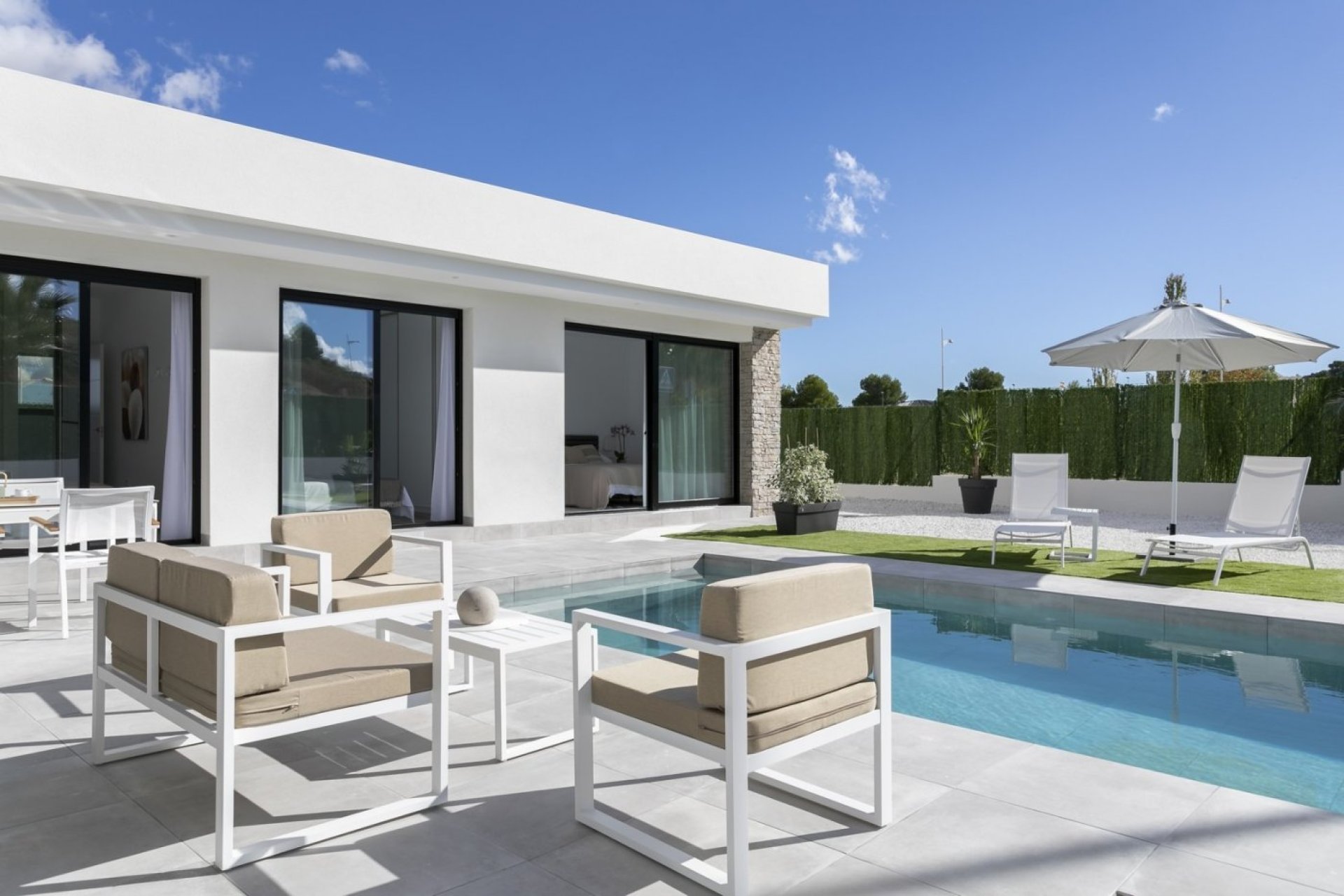 Villas de obra nueva con piscina privada en Calasparra