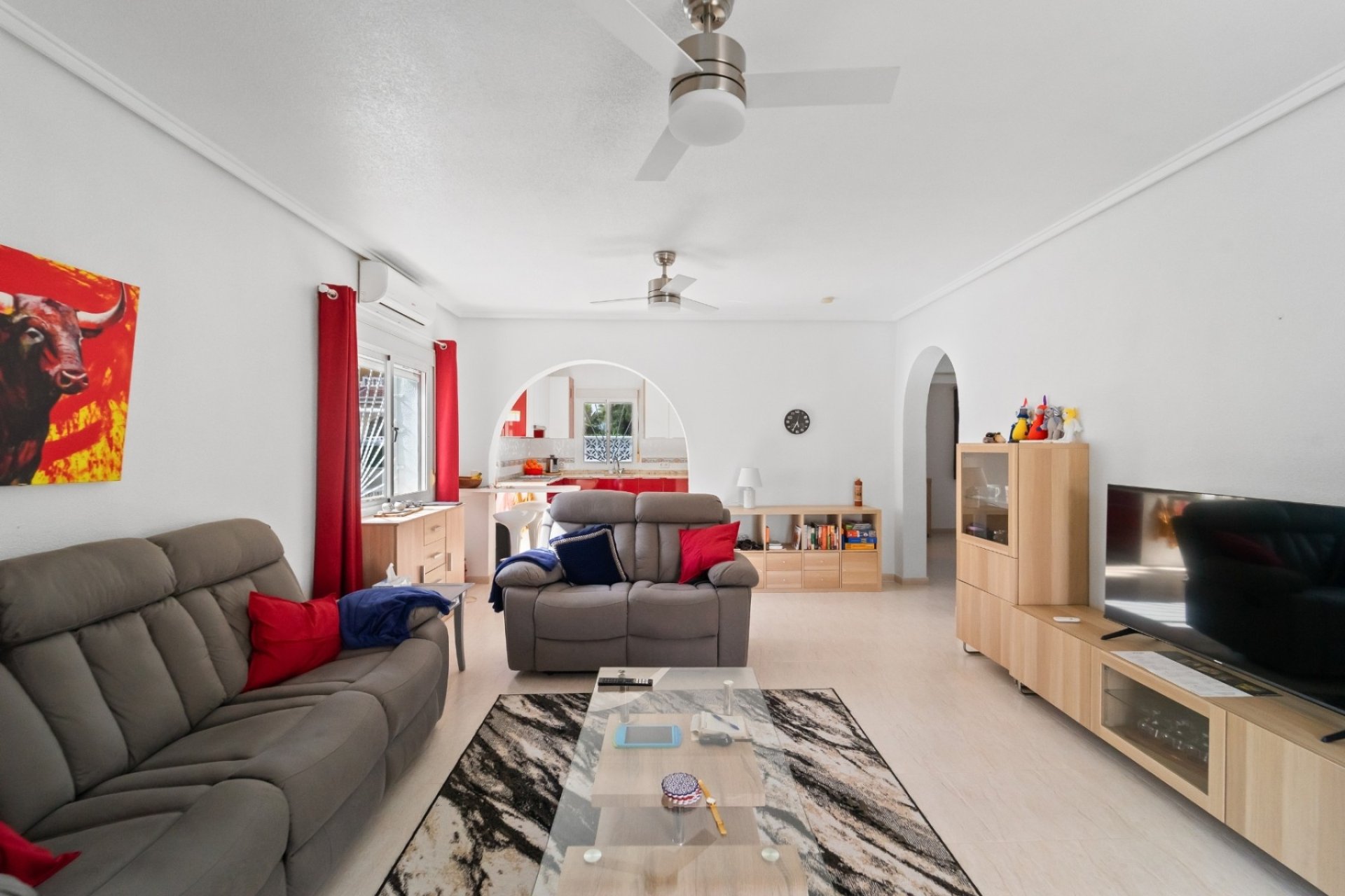 Vivienda indepediente con jardín y piscina comunitaria en Monteazul, Benijófar