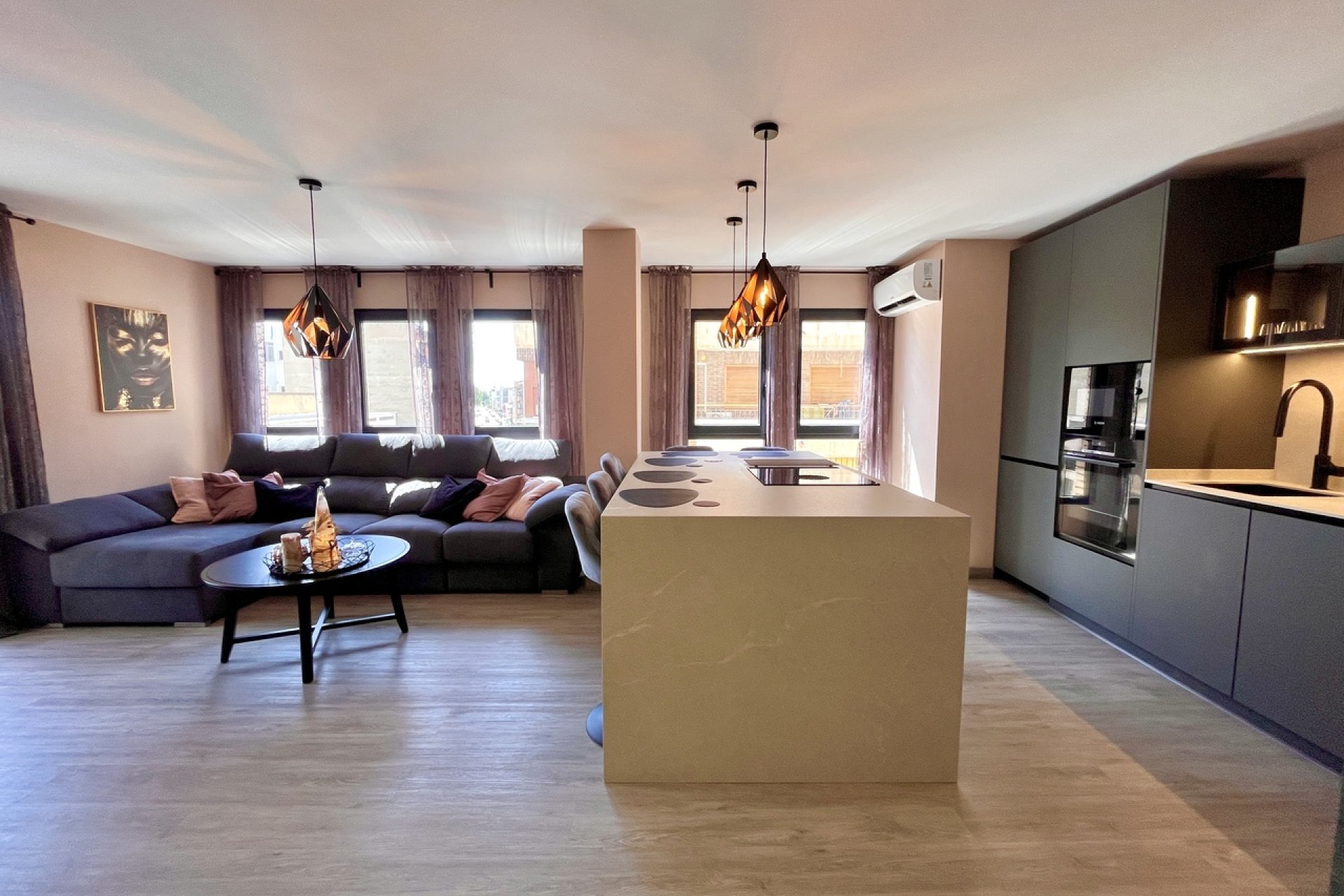 Volledig gerenoveerd 4-slaapkamer appartement Almoradí