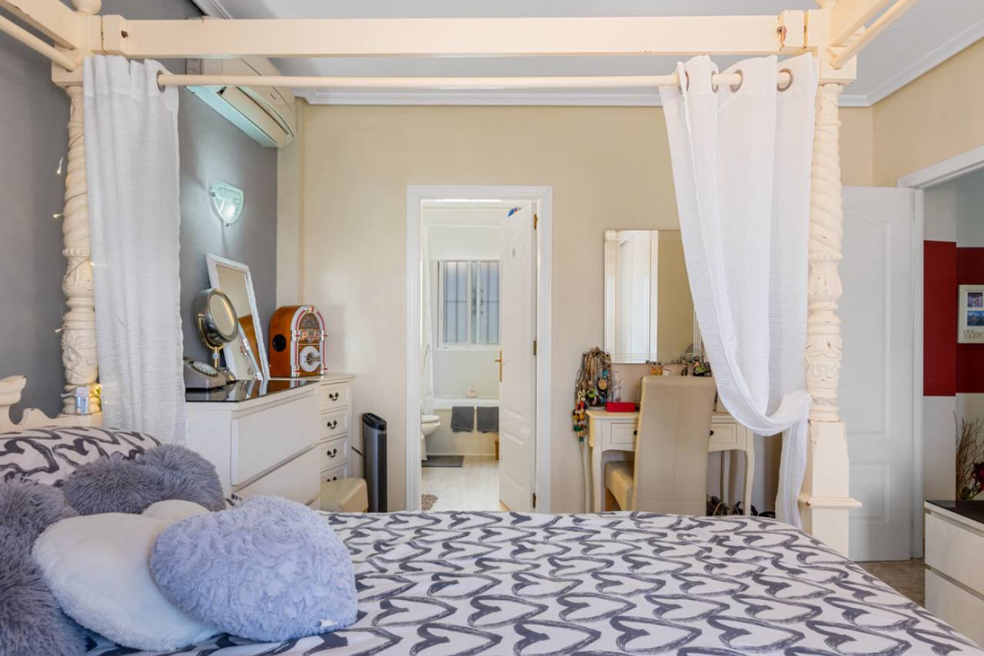 Vrijstaande luxe villa met 6 slaapkamers, privézwembad en apart appartement in Benijofar