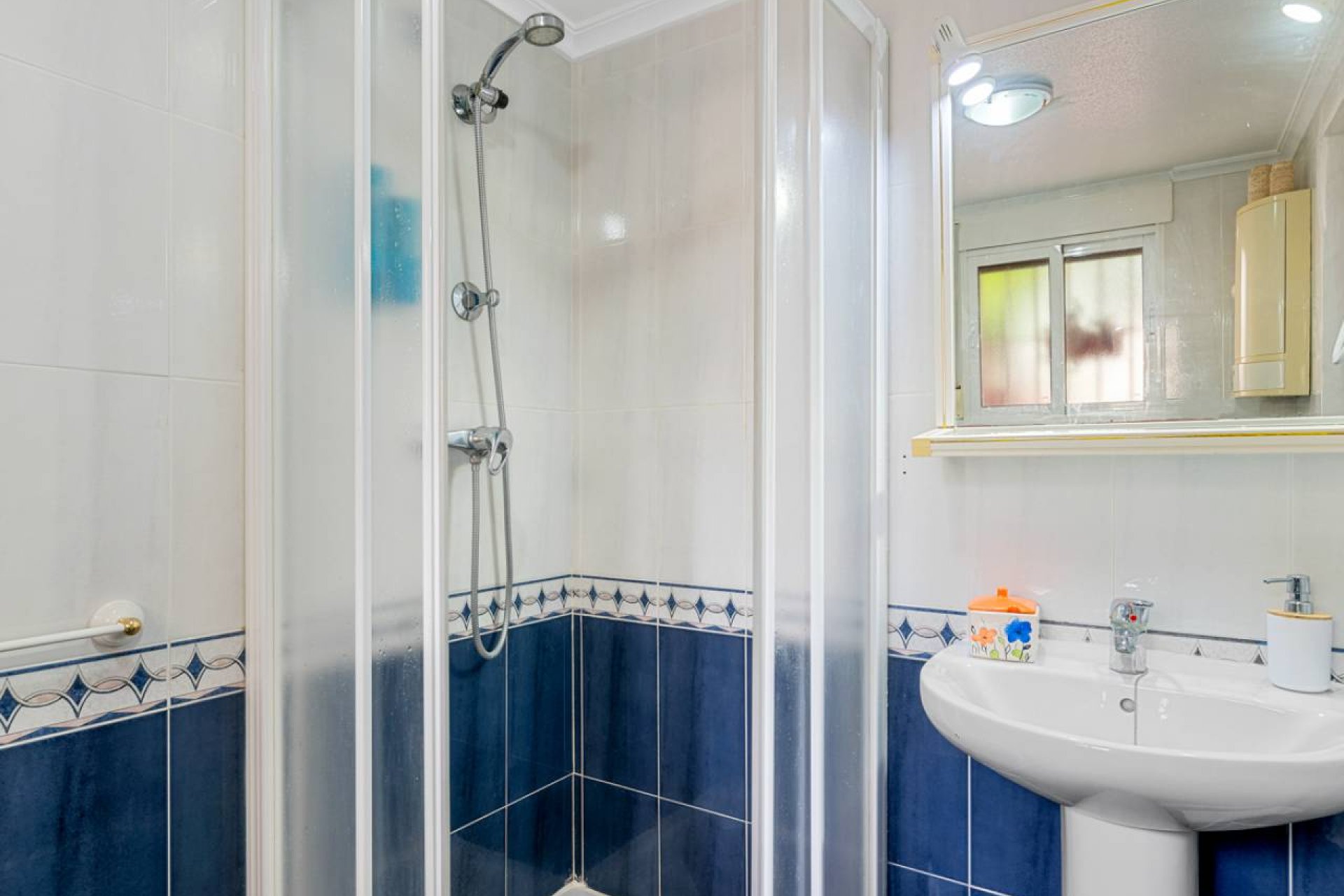 Vrijstaande luxe villa met 6 slaapkamers, privézwembad en apart appartement in Benijofar