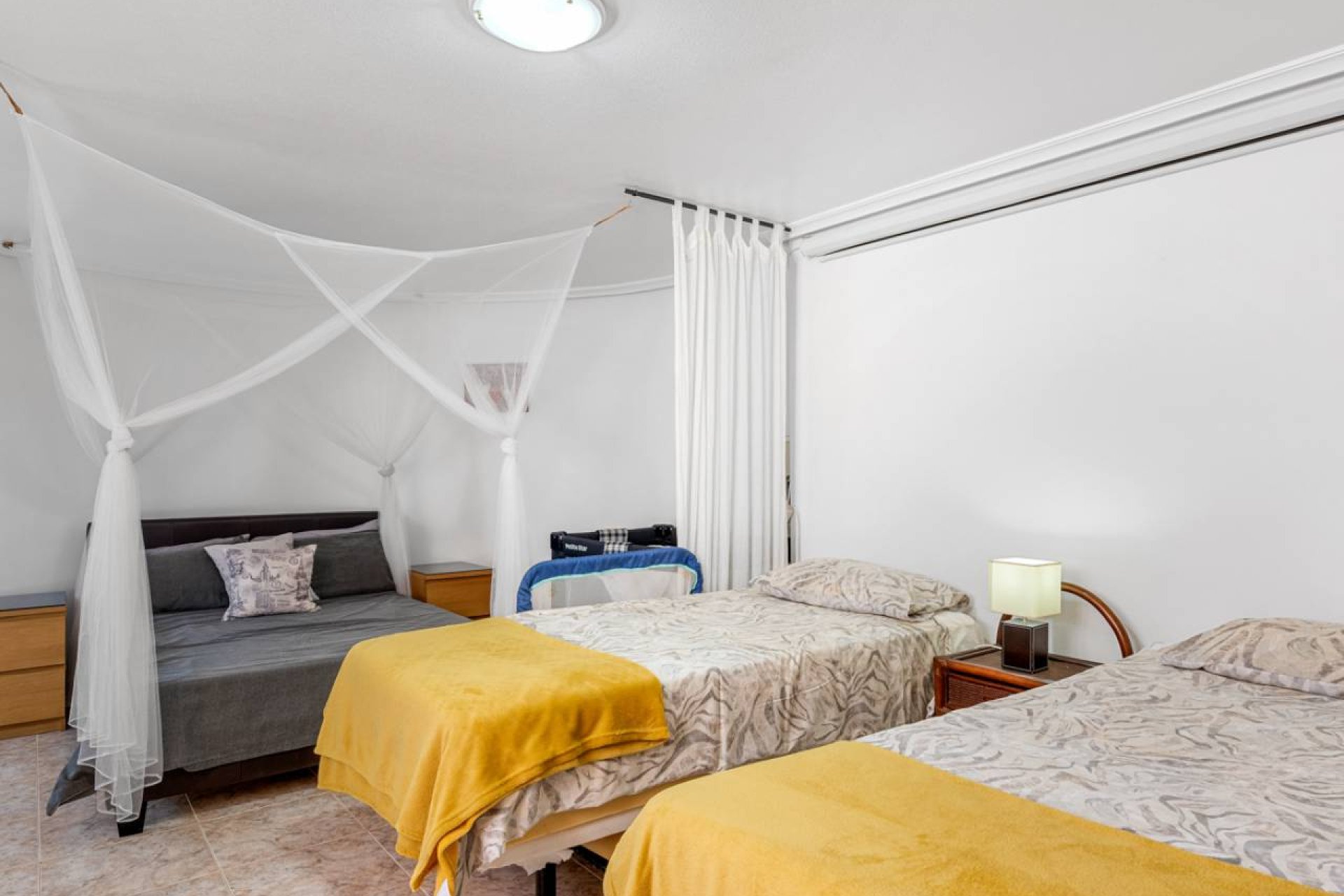 Vrijstaande luxe villa met 6 slaapkamers, privézwembad en apart appartement in Benijofar