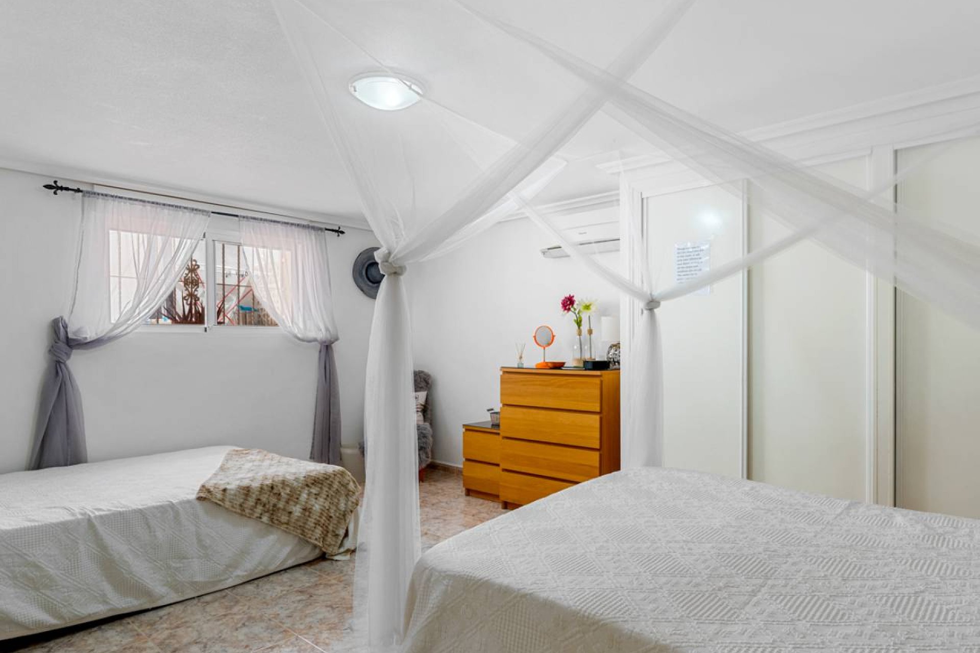 Vrijstaande luxe villa met 6 slaapkamers, privézwembad en apart appartement in Benijofar