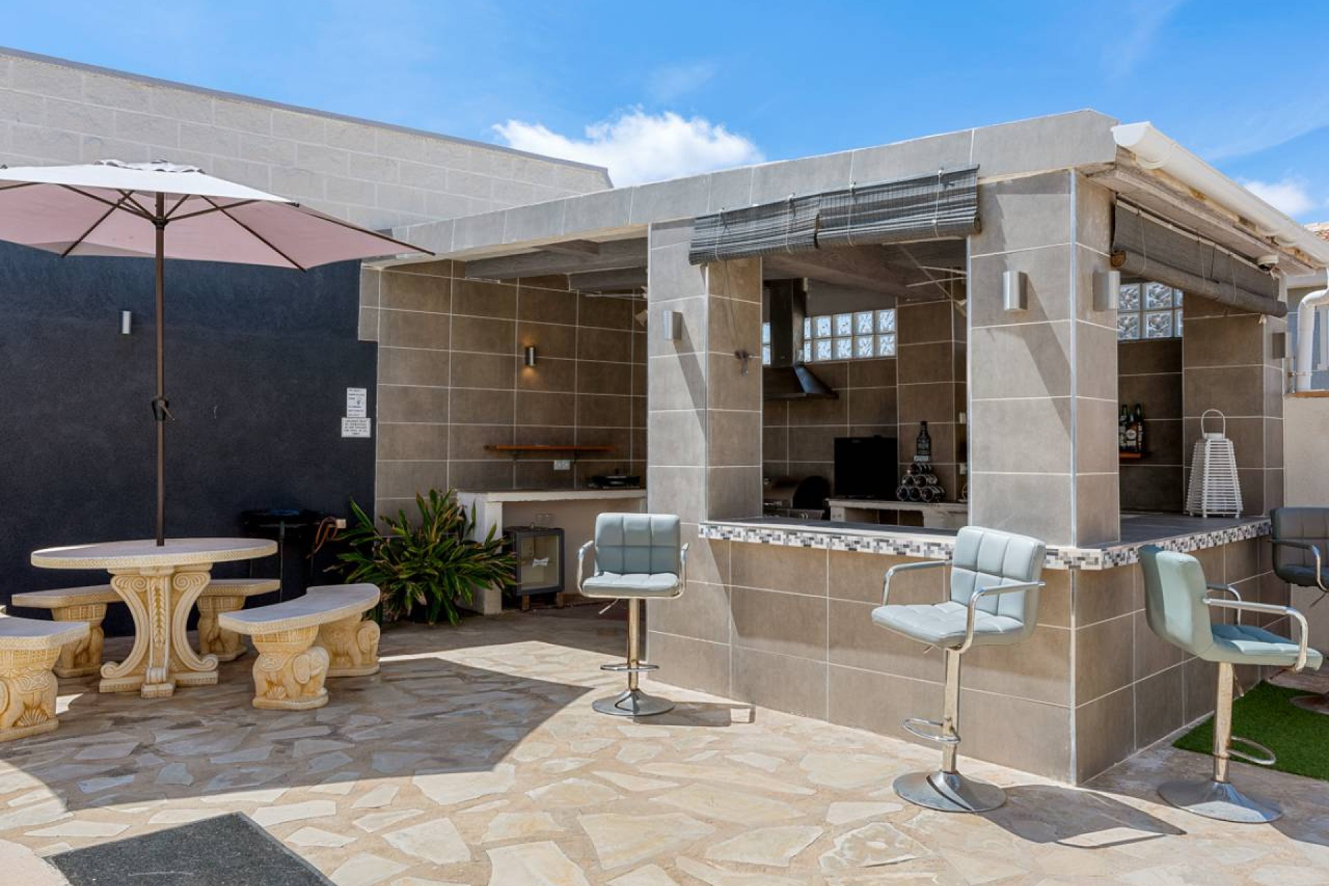 Vrijstaande luxe villa met 6 slaapkamers, privézwembad en apart appartement in Benijofar