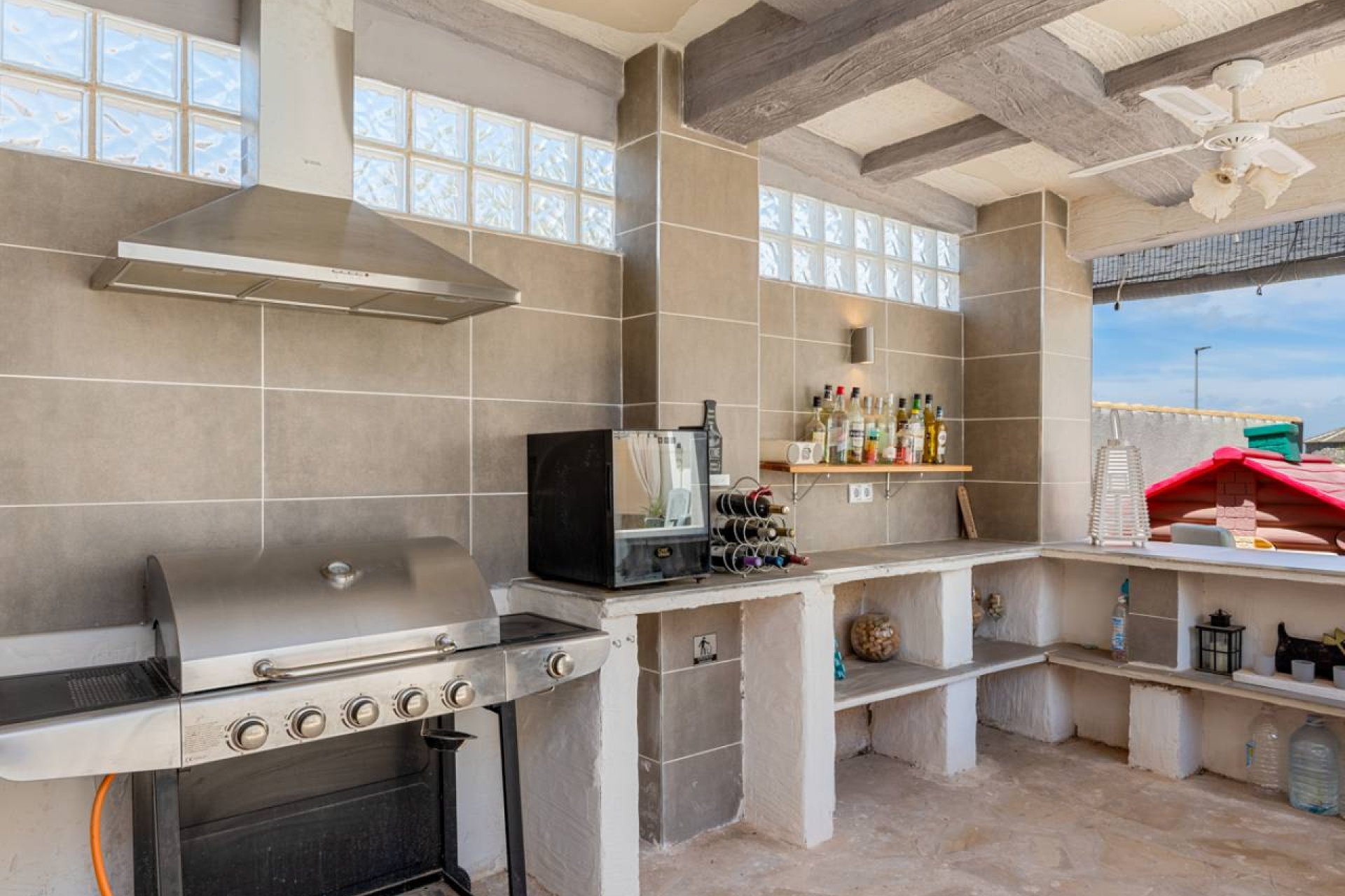 Vrijstaande luxe villa met 6 slaapkamers, privézwembad en apart appartement in Benijofar