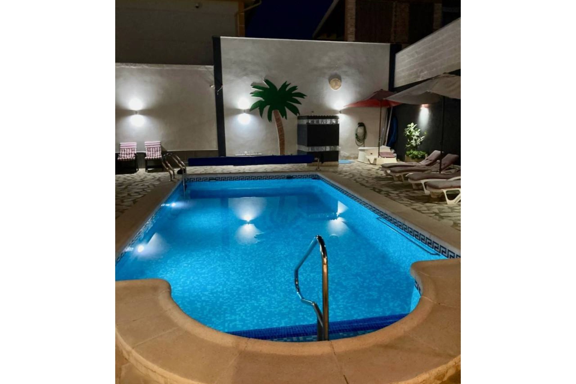 Vrijstaande luxe villa met 6 slaapkamers, privézwembad en apart appartement in Benijofar