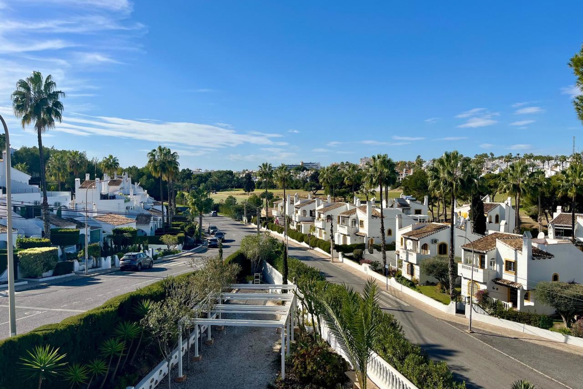 Vrijstaande villa in Villamartín met zwembad, golfzicht en 4 slaapkamers