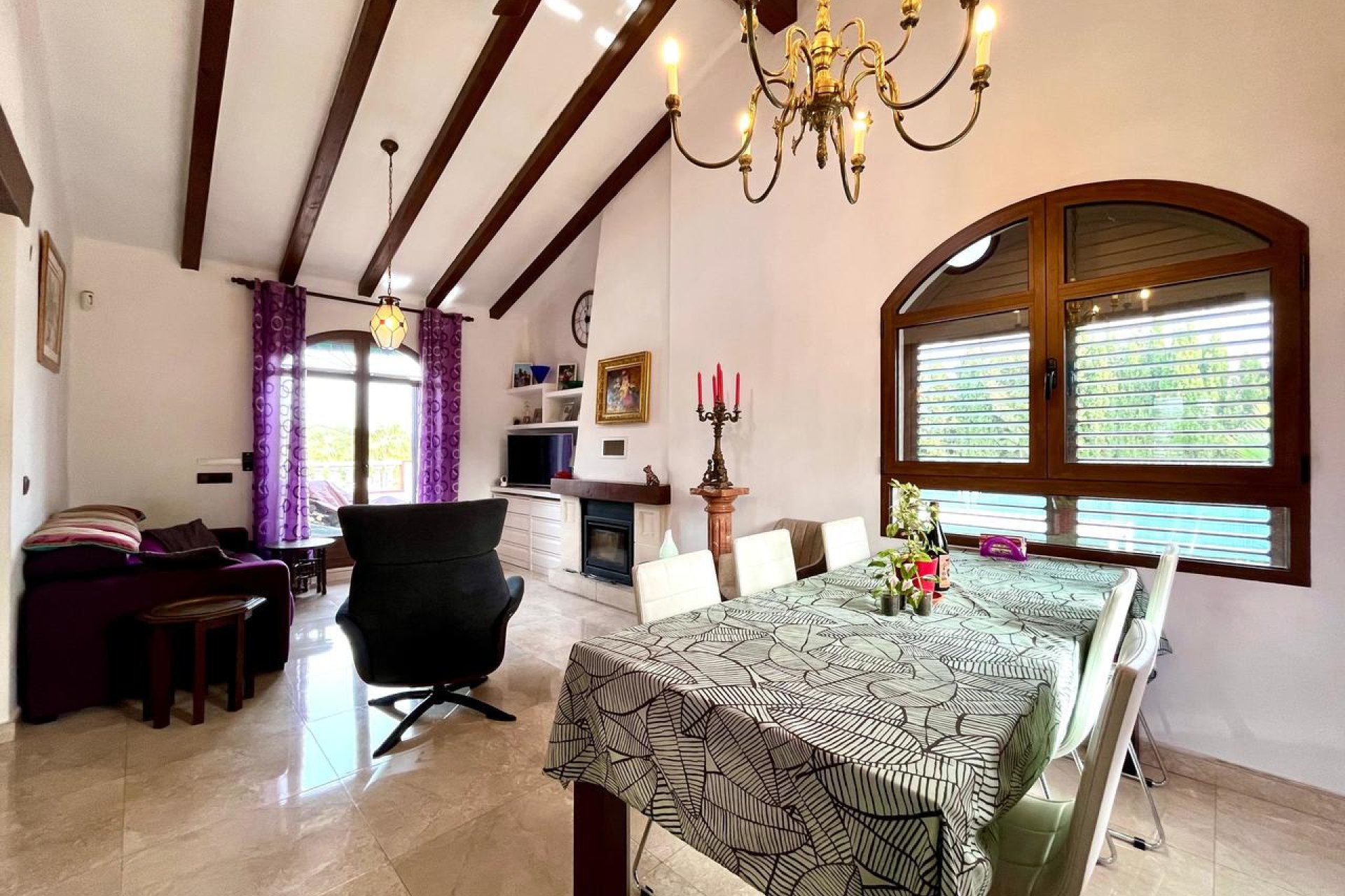 Vrijstaande villa in Villamartín met zwembad, golfzicht en 4 slaapkamers