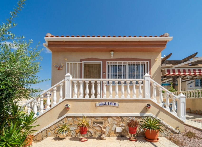 Vrijstaande villa met privé zwembad en 3 slaapkamers in Rojales, Costa Blanca