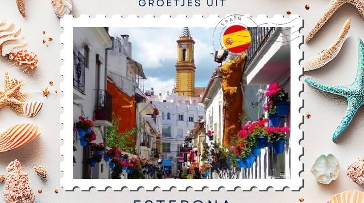 Saludos desde Estepona: flores, historia y vida junto al mar