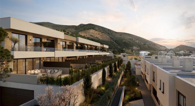 Townhouses in Fuengirola with sea views