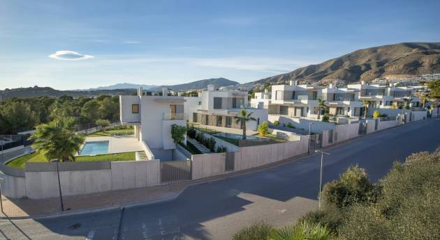 Independent Homes in Finestrat with Sea Views