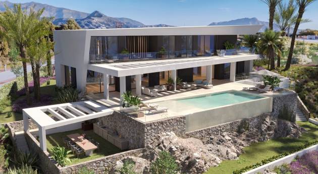 Villa de lujo en Estepona con vistas al mar