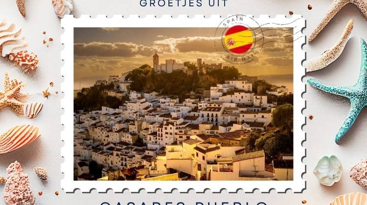 Saludos desde Casares Pueblo: un pueblo blanco entre montaña y mar
