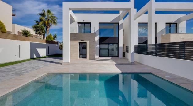 Twee-onder-een-kapwoningen in Torrevieja dicht bij de zee