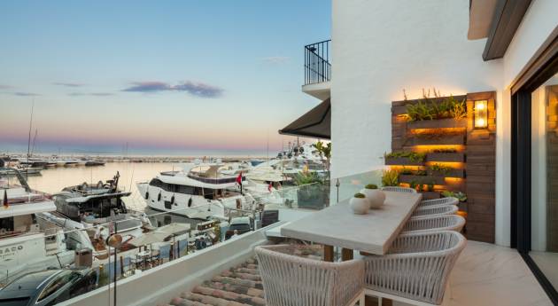 Luxury beachfront apartment in Marbella