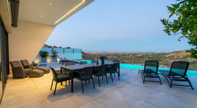 Exclusive villas in Rojales with sea views