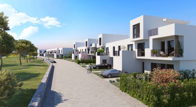 Adosados en San Roque con piscina y jardín privado