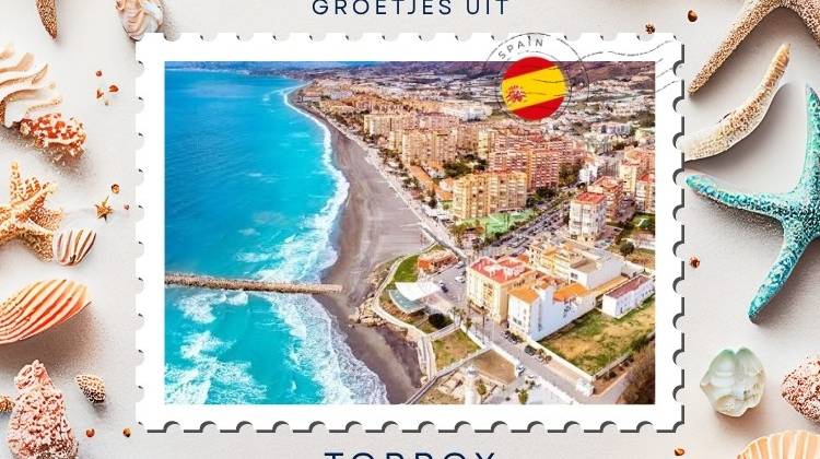 Saludos desde Torrox: pueblo blanco, playas e historia romana