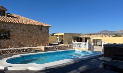 Resale - Finca -
Fortuna