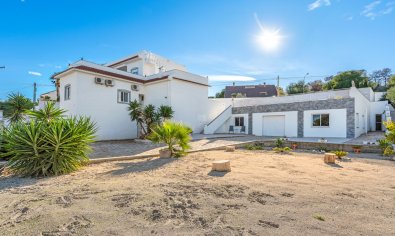Luxury villa in San Miguel de Salinas with private pool and 6 bedrooms