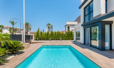 Nieuwbouw Woningen - Villa -
Playa Paraiso