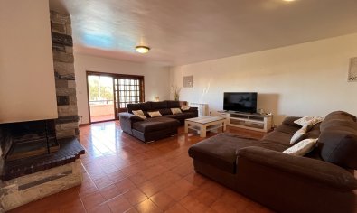 Luxe villa met zeezicht, privézwembad en grote tuin in La Nucía, Costa Blanca