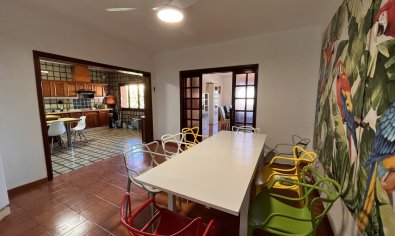 Luxe villa met zeezicht, privézwembad en grote tuin in La Nucía, Costa Blanca