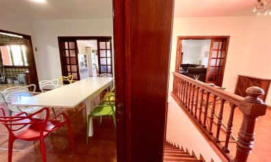 Luxe villa met zeezicht, privézwembad en grote tuin in La Nucía, Costa Blanca