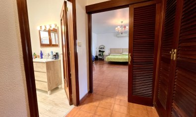 Luxe villa met zeezicht, privézwembad en grote tuin in La Nucía, Costa Blanca