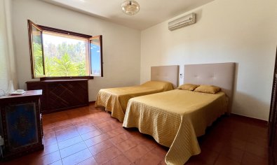 Luxe villa met zeezicht, privézwembad en grote tuin in La Nucía, Costa Blanca