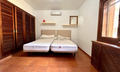 Luxe villa met zeezicht, privézwembad en grote tuin in La Nucía, Costa Blanca