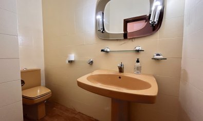 Luxe villa met zeezicht, privézwembad en grote tuin in La Nucía, Costa Blanca