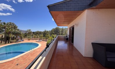 Luxe villa met zeezicht, privézwembad en grote tuin in La Nucía, Costa Blanca