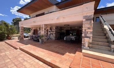 Luxe villa met zeezicht, privézwembad en grote tuin in La Nucía, Costa Blanca