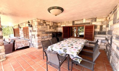 Luxe villa met zeezicht, privézwembad en grote tuin in La Nucía, Costa Blanca