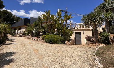 Luxe villa met zeezicht, privézwembad en grote tuin in La Nucía, Costa Blanca