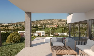 Luxe villa met 4 slaapkamers en bergzicht nabij golfbaan in Algorfa