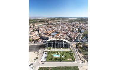 Ático de lujo con 2 dormitorios, solarium y piscina en San Miguel de Salinas