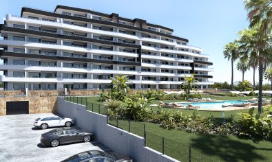 Ático de lujo con 2 dormitorios, solarium y piscina en San Miguel de Salinas